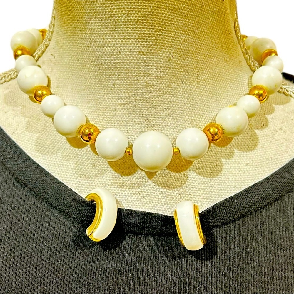 Vtg Monet matte white beads & goldtone short necklace clip-on earring set marked